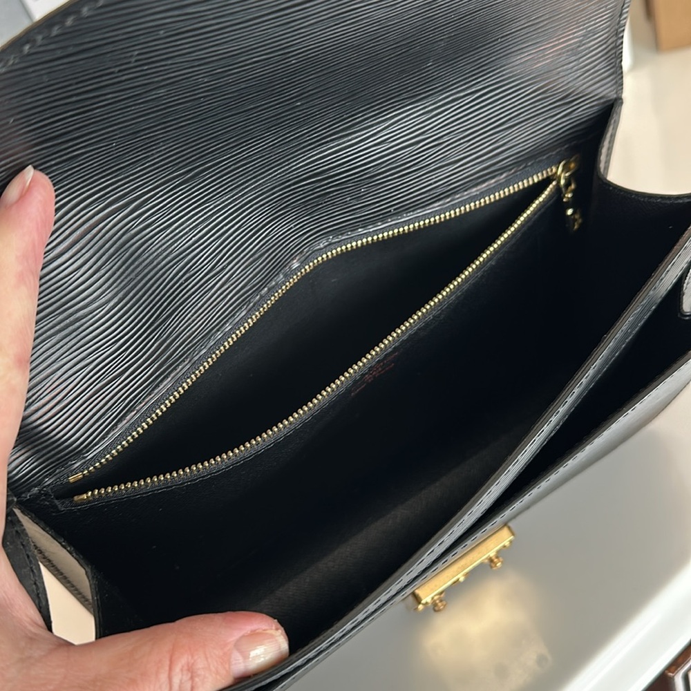 Louis Vuitton Epi clutch - Picture 8 of 14